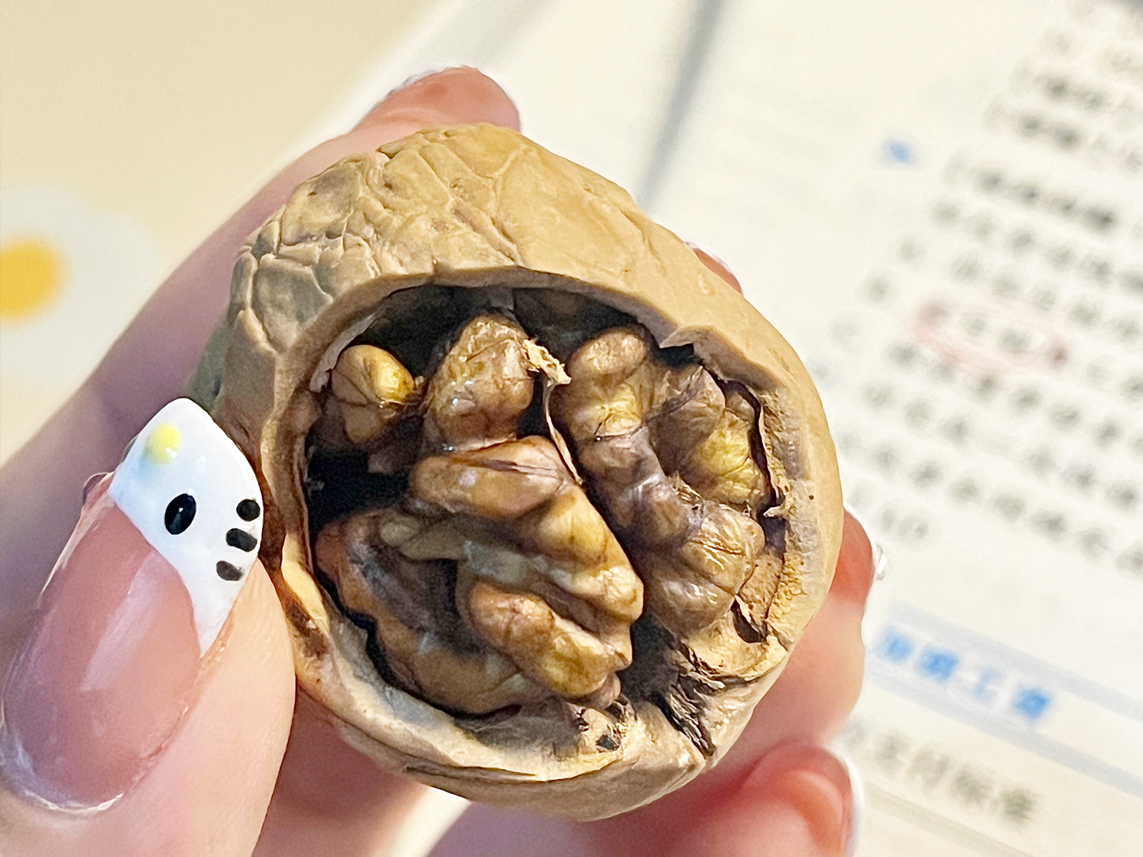 剝核桃殼