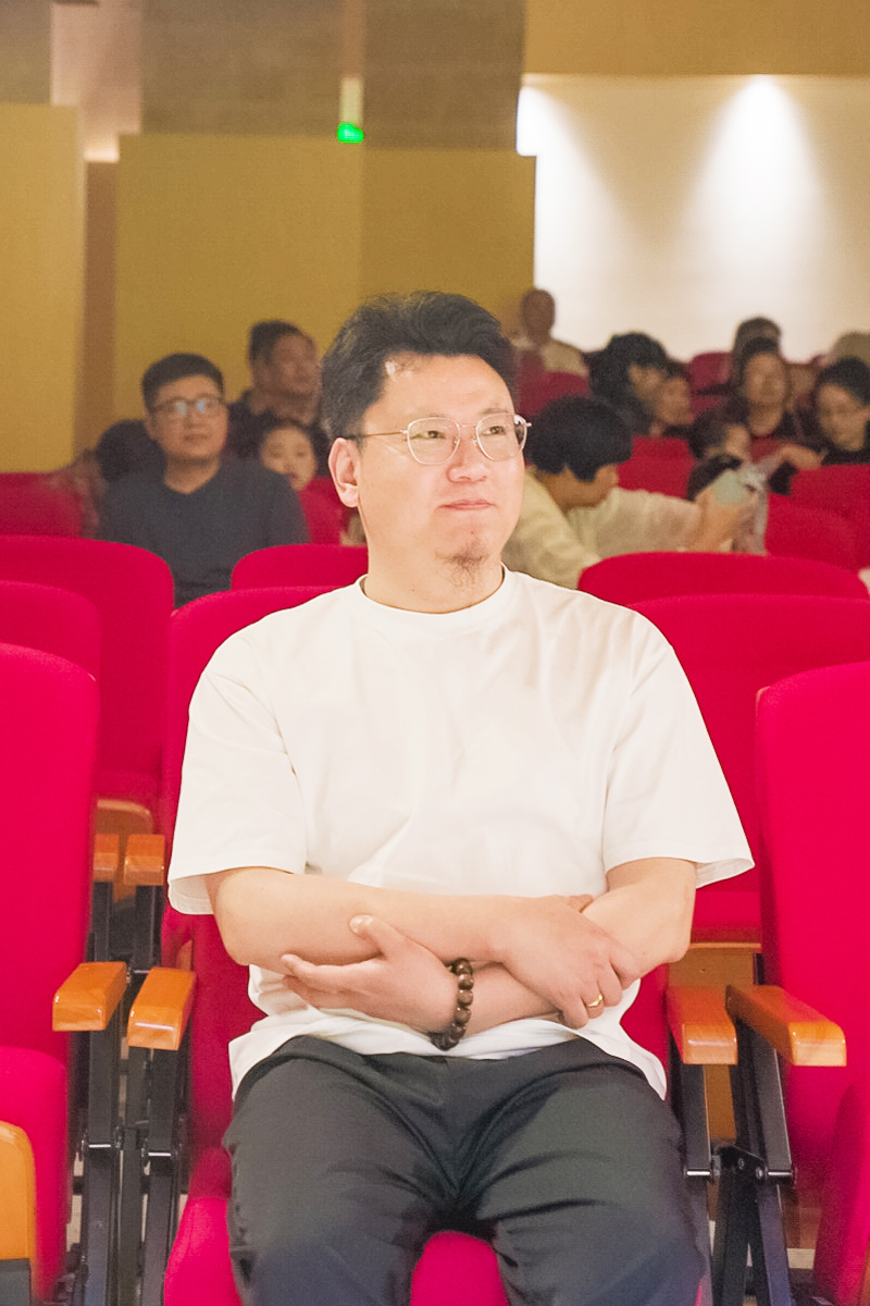潘曉煒老師在“少年非遺說”浙江傳說故事講述大賽活動(dòng)現(xiàn)場(chǎng)